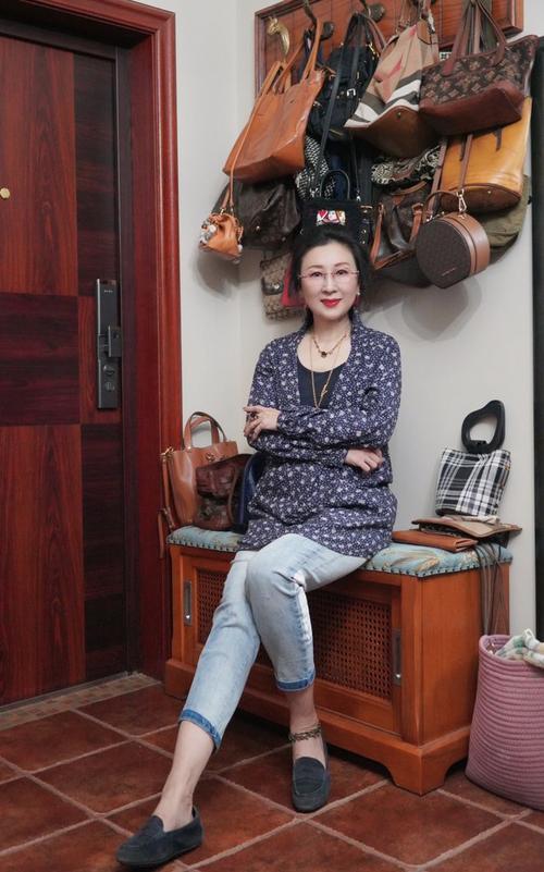 少妇不卡av的相关介绍