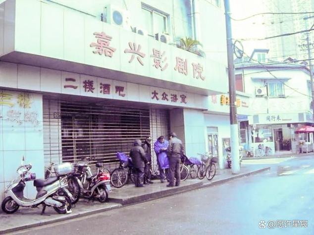 高难度美女软体av的相关介绍