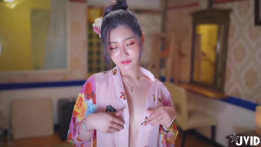 脱光干人妻的相关介绍