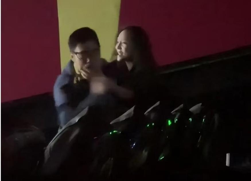 少妇亲子伦av的相关介绍