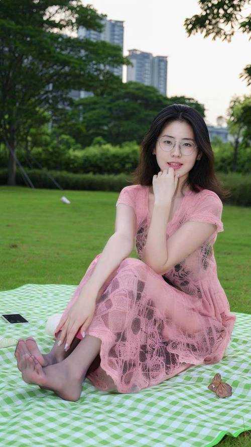 美女奶茶有容乃大av的相关介绍