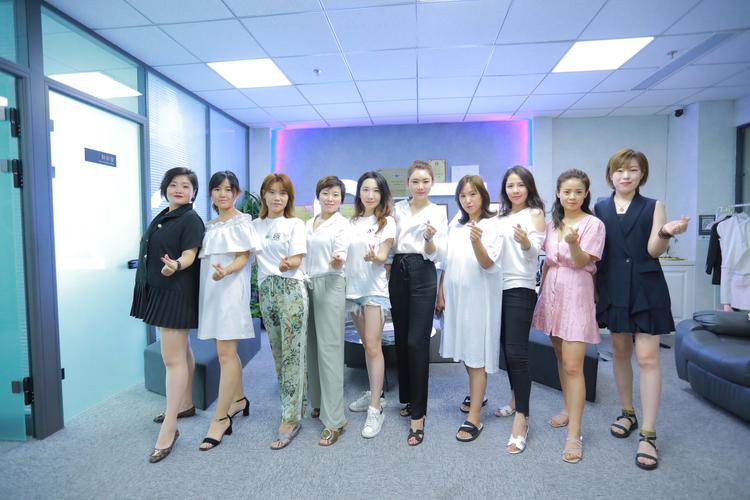 女人的天堂亚洲av的相关介绍