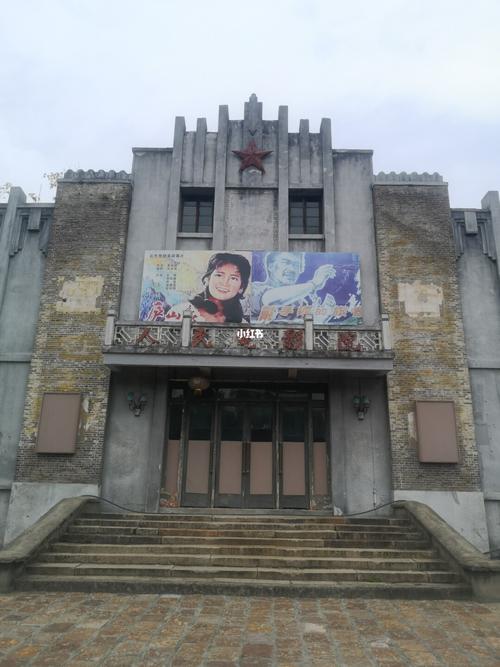 操哭美女大学生的相关介绍