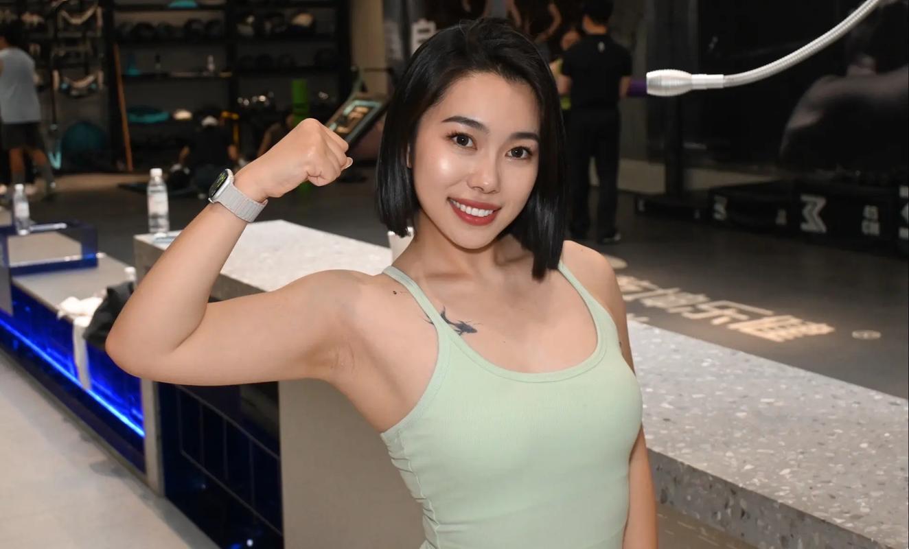 美女老师被男人操视频的相关介绍
