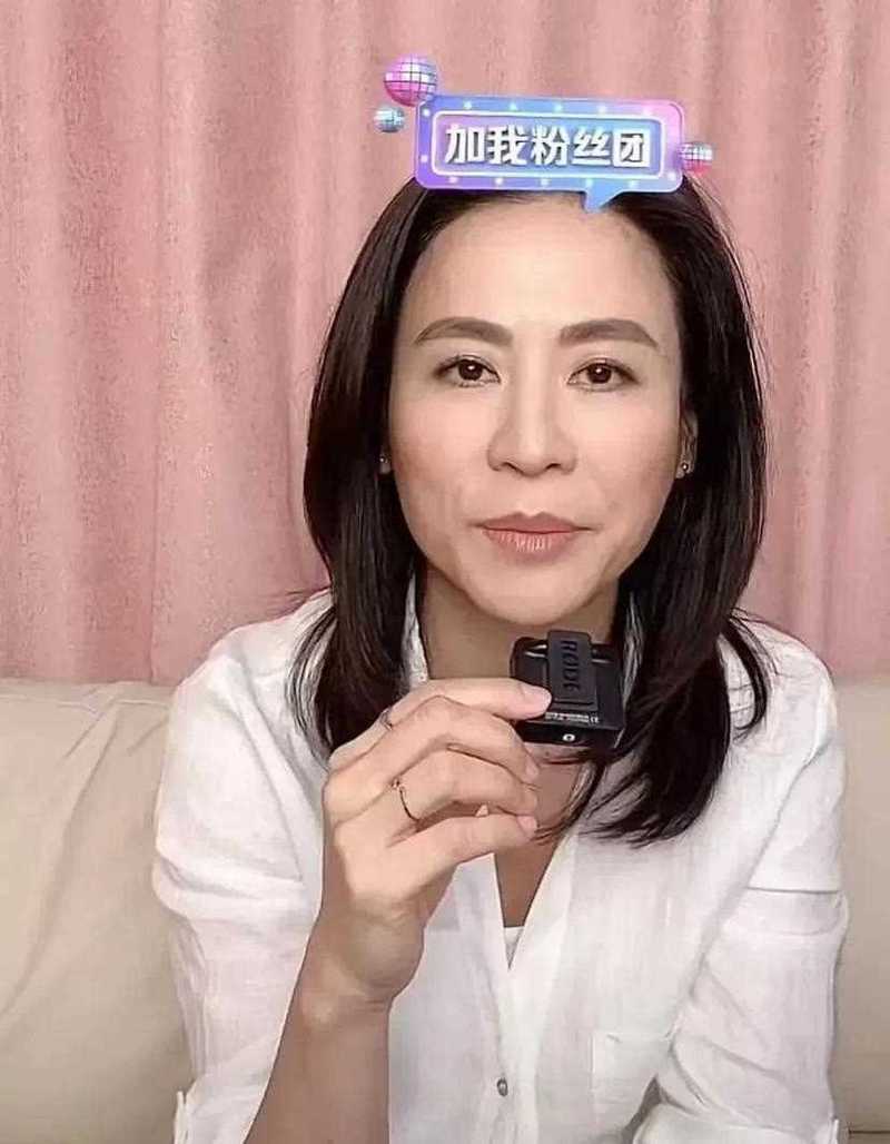 一边亲一边摸下的免费的相关介绍