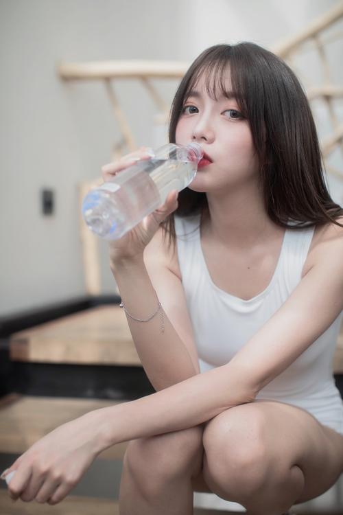 一边揉一边舔的相关介绍