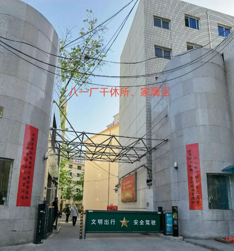 操美女老师的相关介绍
