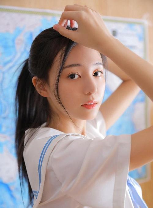 一边摸一边捅一边亲的相关介绍