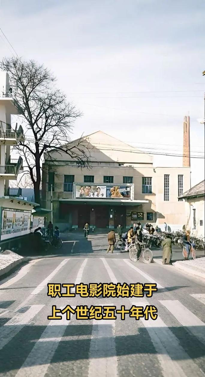 男人操美女老师的相关介绍